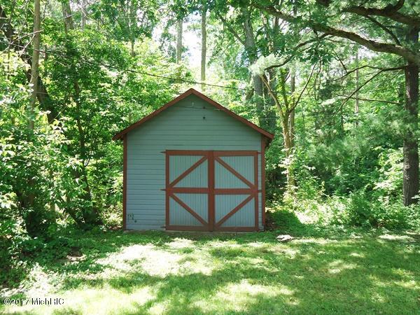 565 Michigan, Baldwin, MI 49304 photo 3