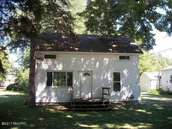 527 S Second St, Edmore, MI 48829 photo 1