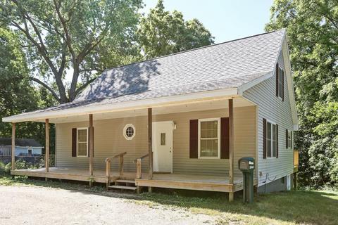 411 W Fourth St, Buchanan, MI 49107 photo 1