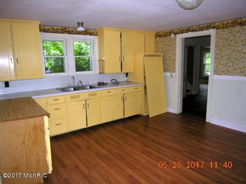 431 Ninth St, Three Rivers, MI 49093 photo 2