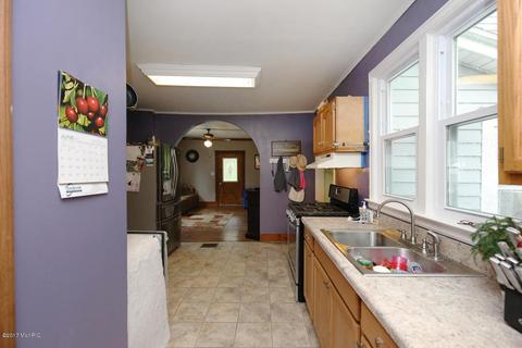 616 W May St, Belding, MI 48809 photo 9