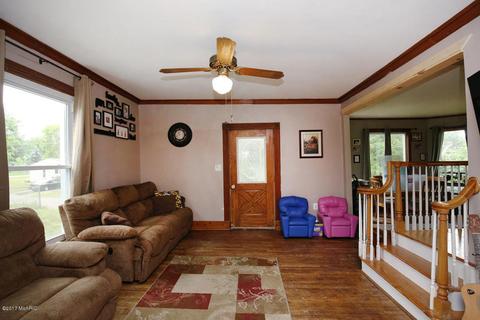 616 W May St, Belding, MI 48809 photo 4