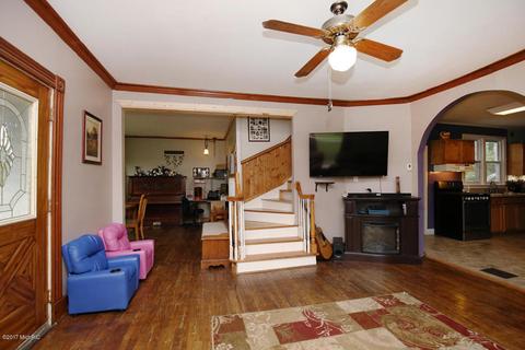 616 W May St, Belding, MI 48809 photo 5