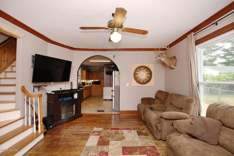 616 W May St, Belding, MI 48809 photo 6