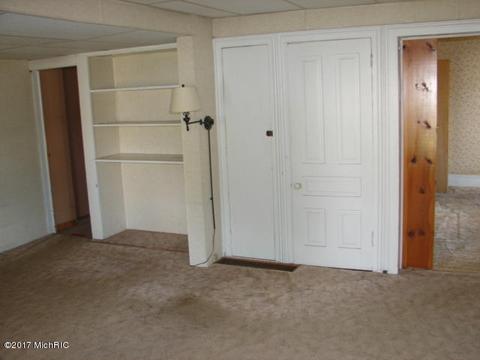 566 E Main St, Springport, MI 49284 photo 7