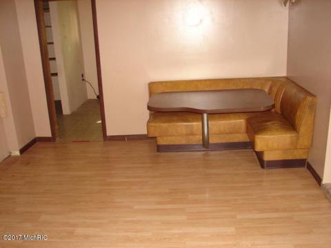 566 E Main St, Springport, MI 49284 photo 9