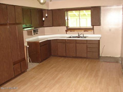 566 E Main St, Springport, MI 49284 photo 8