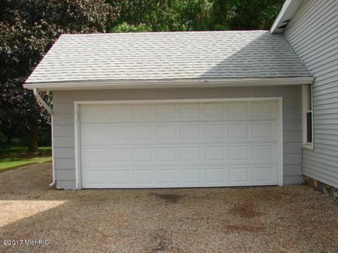 566 E Main St, Springport, MI 49284 photo 2