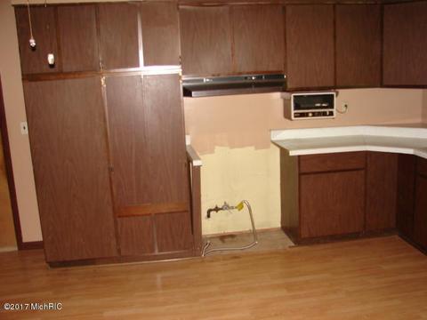 566 E Main St, Springport, MI 49284 photo 10