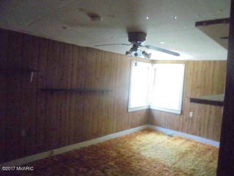153 Washington, Sunfield, MI 48890 photo 8