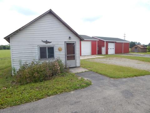 126 E 104th, Grant, MI 49327 photo 2