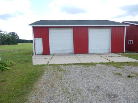 126 E 104th, Grant, MI 49327 photo 4