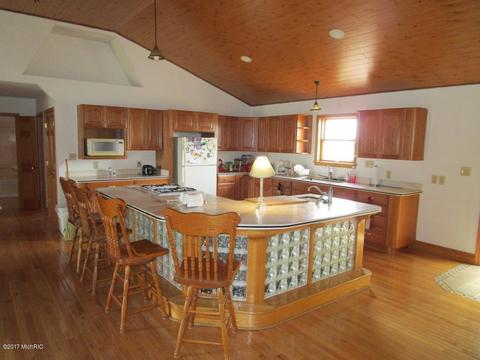 4663 Us-223, Adrian, MI 49221 photo 3