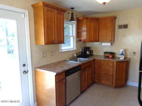 110 E Beech St, Three Oaks, MI 49128 photo 7