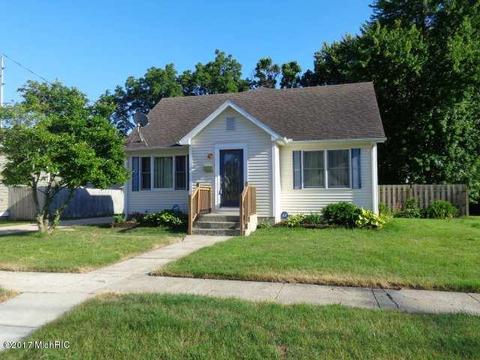 110 E Beech St, Three Oaks, MI 49128 photo 2