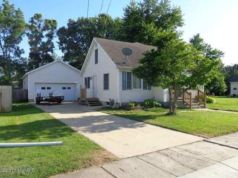 110 E Beech St, Three Oaks, MI 49128 photo 3