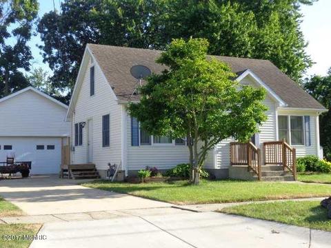 110 E Beech St, Three Oaks, MI 49128 photo 1