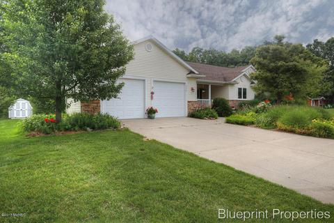 1375 5th St, Belding, MI 48809 photo 2