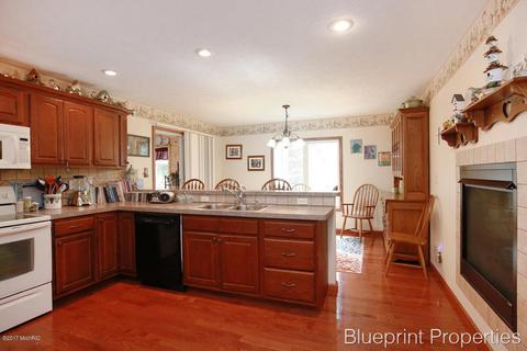 1375 5th St, Belding, MI 48809 photo 9