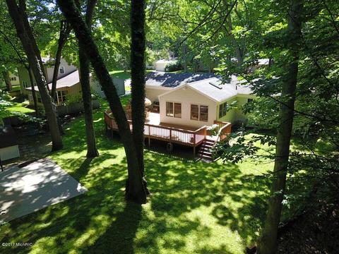 6151 Witherbee Dr SE, Ada, MI 49301 photo 2