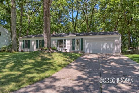6151 Witherbee Dr SE, Ada, MI 49301 photo 4