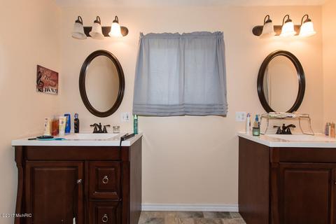 117 E Van Buren St, Bellevue, MI 49021 photo 14