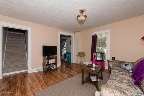 117 E Van Buren St, Bellevue, MI 49021 photo 2