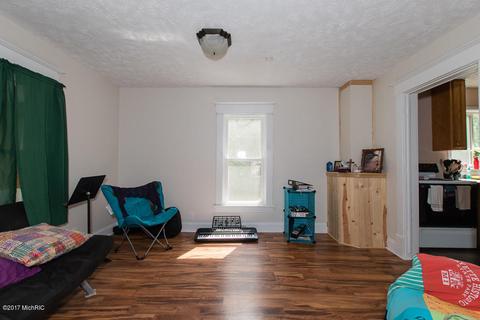 117 E Van Buren St, Bellevue, MI 49021 photo 4
