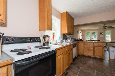 117 E Van Buren St, Bellevue, MI 49021 photo 6