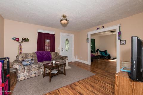 117 E Van Buren St, Bellevue, MI 49021 photo 3