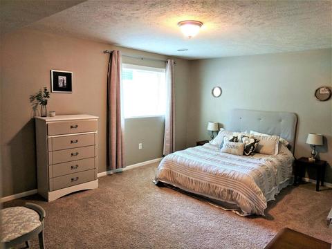 812 Grindle Dr SE, Lowell, MI 49331 photo 6
