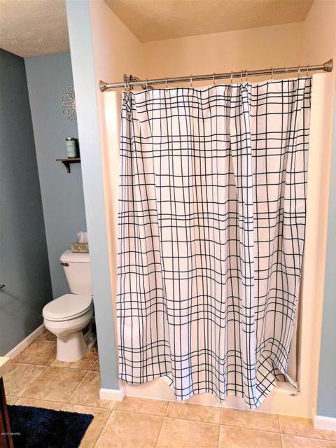 812 Grindle Dr SE, Lowell, MI 49331 photo 9