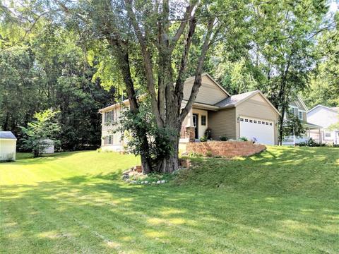 812 Grindle Dr SE, Lowell, MI 49331 photo 1