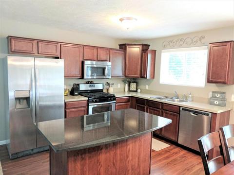 812 Grindle Dr SE, Lowell, MI 49331 photo 2