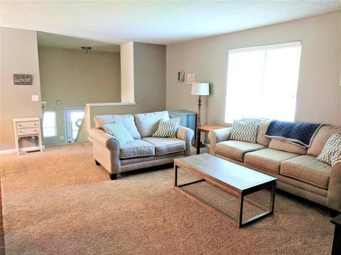 812 Grindle Dr SE, Lowell, MI 49331 photo 5