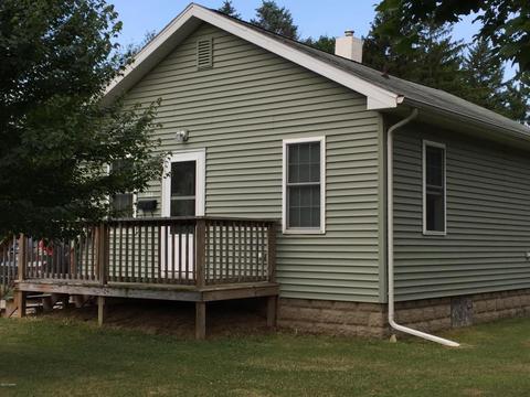 335 Chippewa St, Buchanan, MI 49107 photo 1