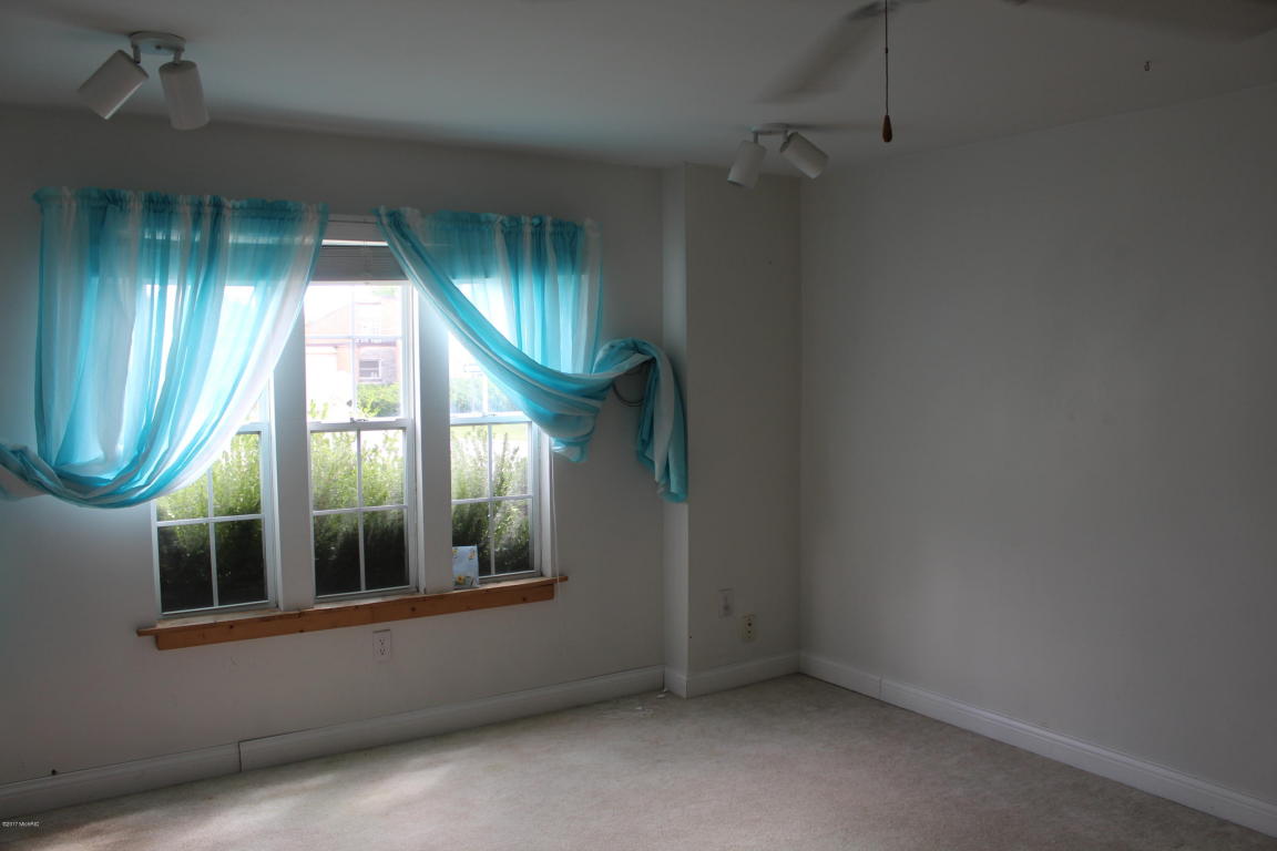 114 W Park St, Crystal, MI 48818 photo 25