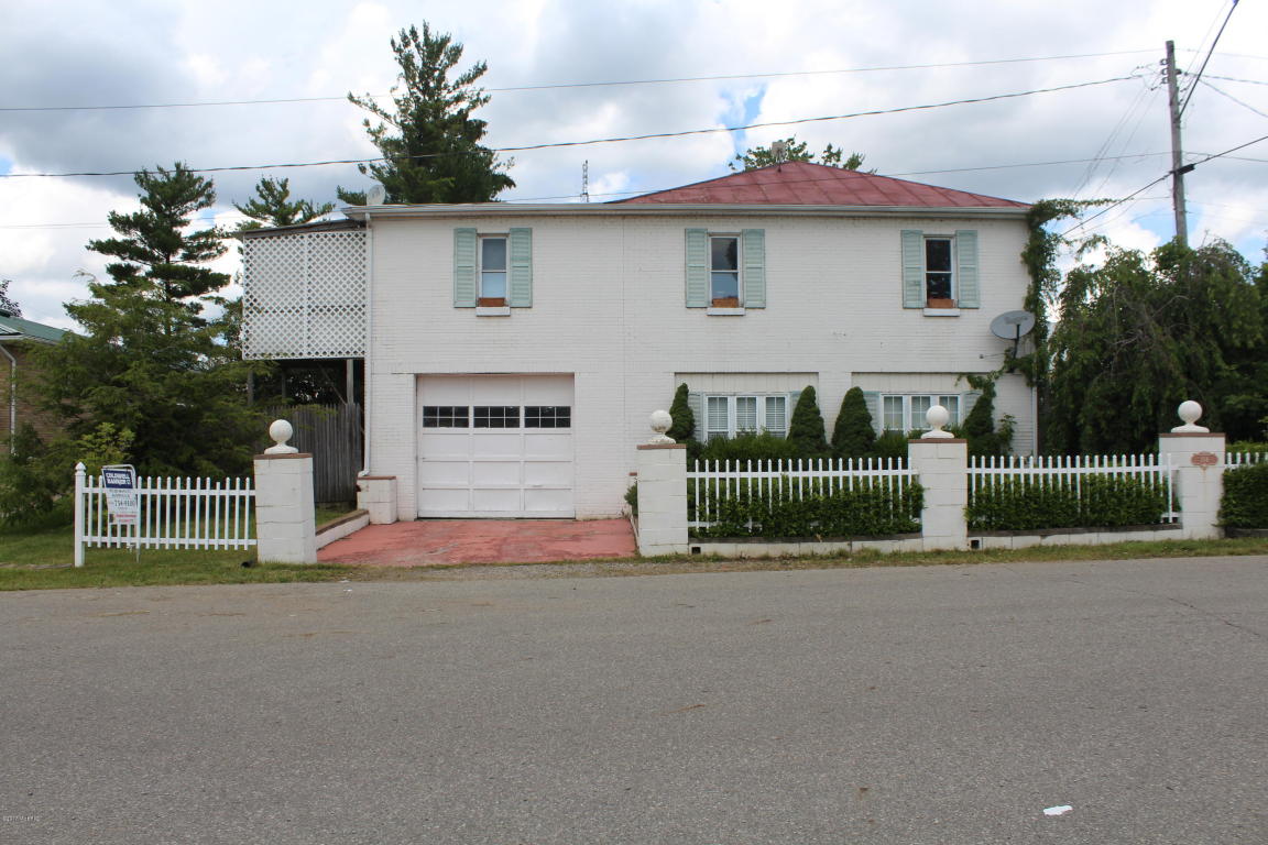 114 W Park St, Crystal, MI 48818 photo 1