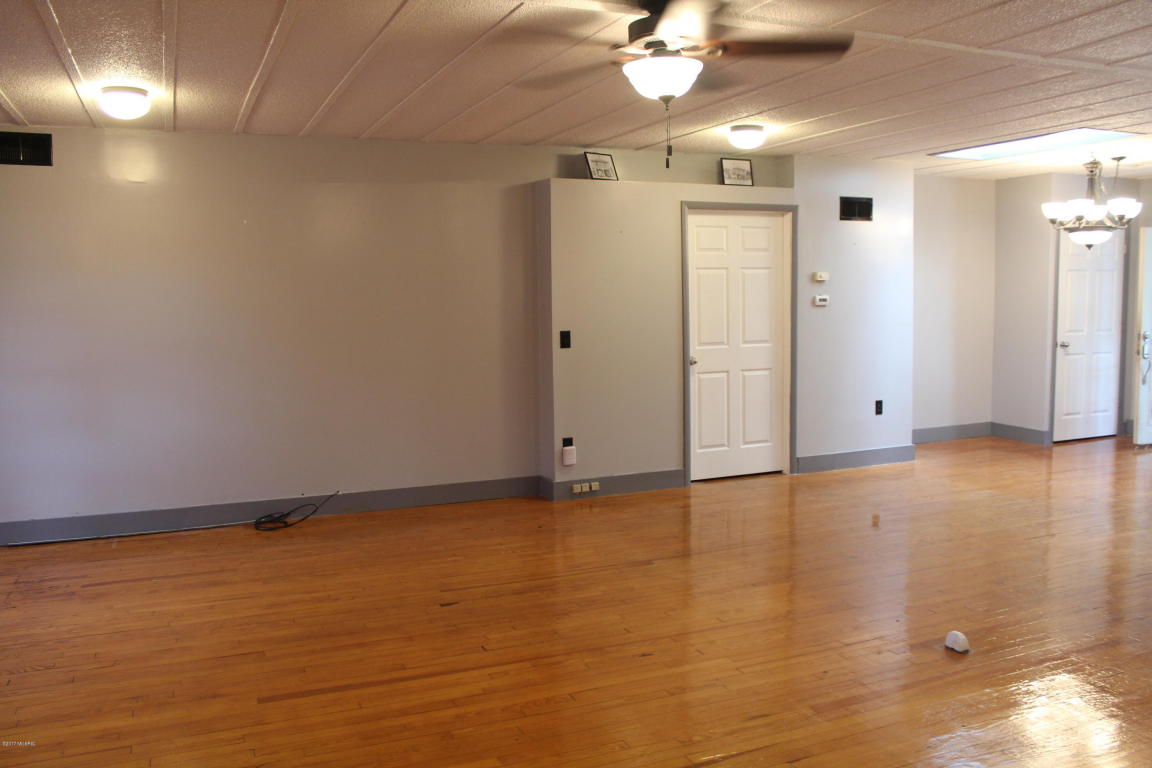 114 W Park St, Crystal, MI 48818 photo 4