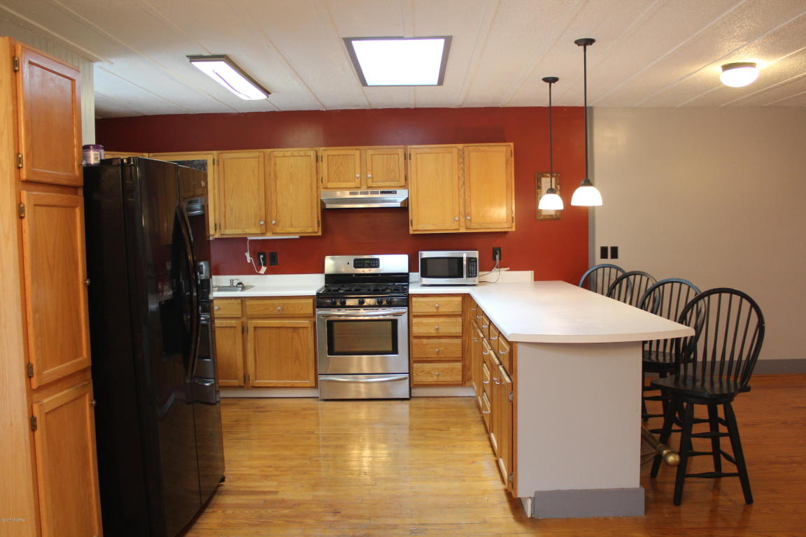 114 W Park St, Crystal, MI 48818 photo 7