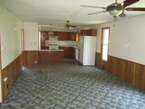 514 Maple St, Colon, MI 49040 photo 2