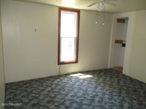 514 Maple St, Colon, MI 49040 photo 4