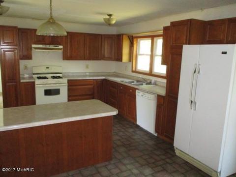 514 Maple St, Colon, MI 49040 photo 5