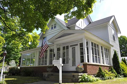 204 Hanover St, Belding, MI 48809 photo 1