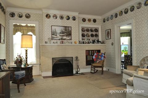 204 Hanover St, Belding, MI 48809 photo 9