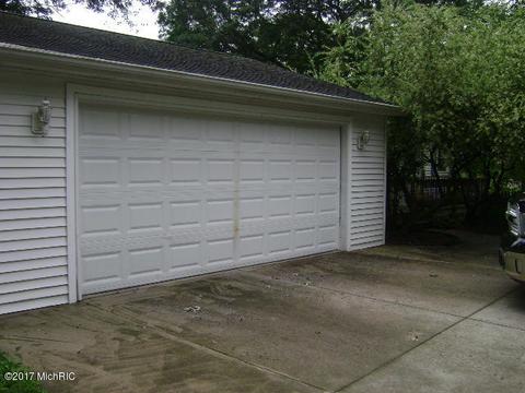 444 East Dr, Marshall, MI 49068 photo 4