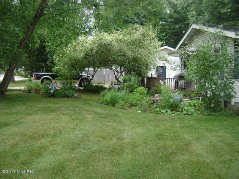 444 East Dr, Marshall, MI 49068 photo 3