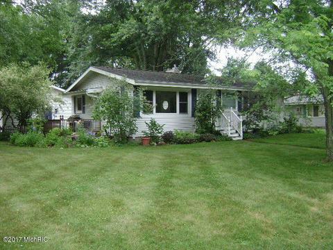 444 East Dr, Marshall, MI 49068 photo 1