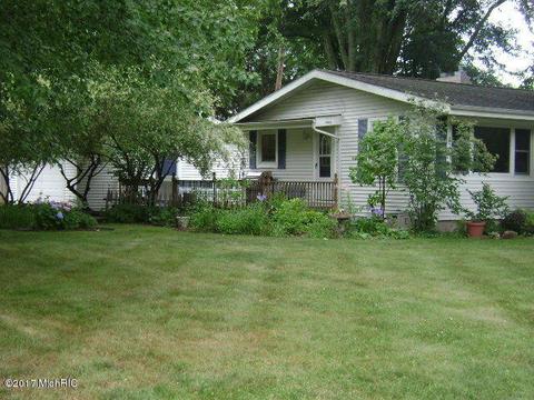 444 East Dr, Marshall, MI 49068 photo 2