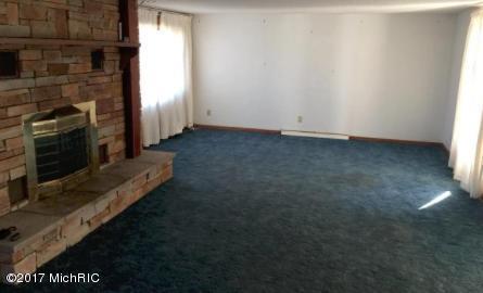 318 Peach St, Whitehall, MI 49461 photo 4